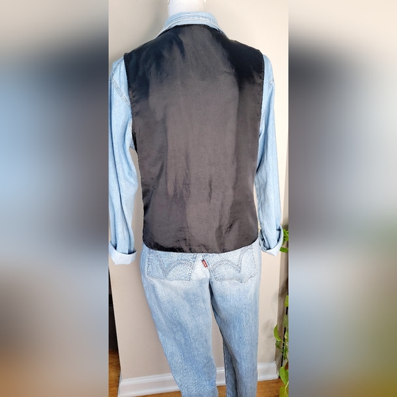 Vest - Picture 4 of 4